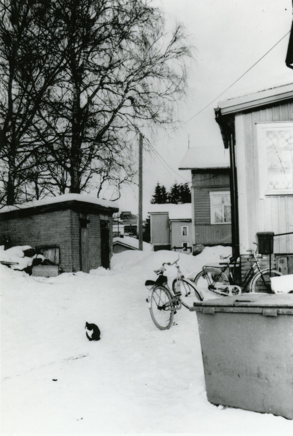 Hyrylän Nappulakujan asuinrakennuksia, 1986, Jaana Koskenranta, Tuusulan museo, CC BY