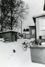 Näkymä Nappulatien päässä Järvenpääntien varressa olleista asuin- ja liikerakennuksista takapihan puolelta. Kuva Tuusulan museo, Jaana Koskenranta 1986.