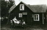 Kulmalan talo oli Teboilin/Mc Donalds´n paikkeilla aivan tien laidassa, kuva vuodelta 1926. Kuva Tuusulan museo, Kellosaaren kokoelma